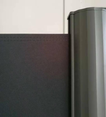 Vật liệu buồm polyester ngoài trời bên cạnh bóng râm hàng rào riêng tư với vòm bên có thể kéo lại